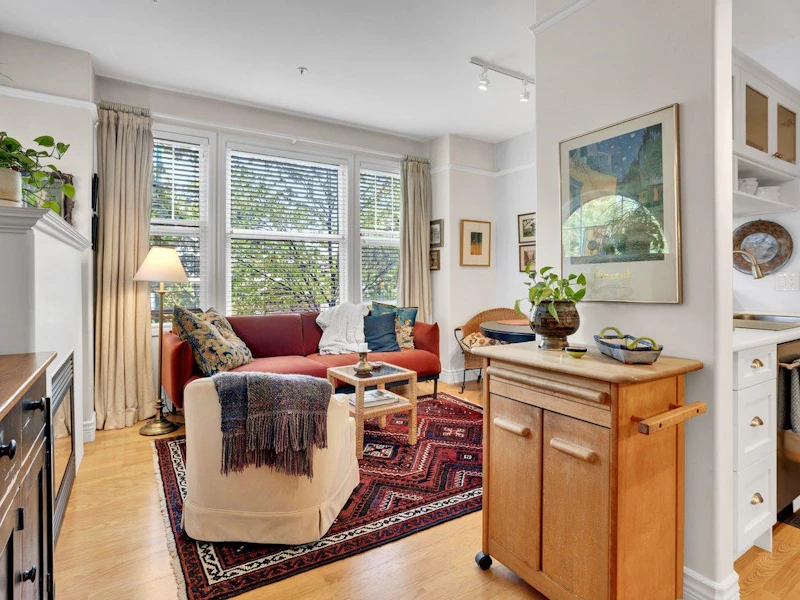 980 W 16th Avenue, Vancouver BC V5Z 1T2