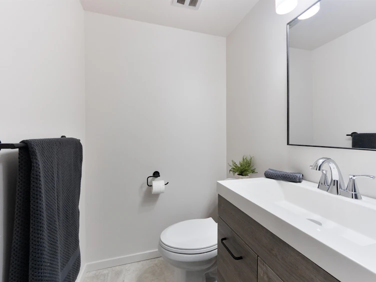 205-330 W 2nd Street, North Vancouver, BC, V7M 1E1 - 20