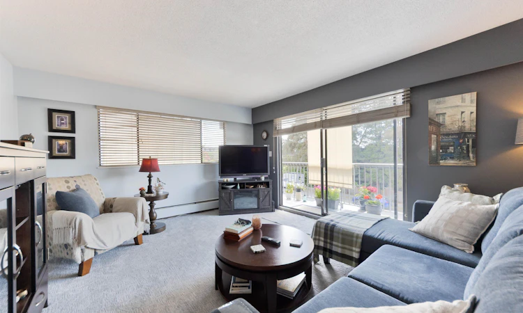 205-330 W 2nd Street