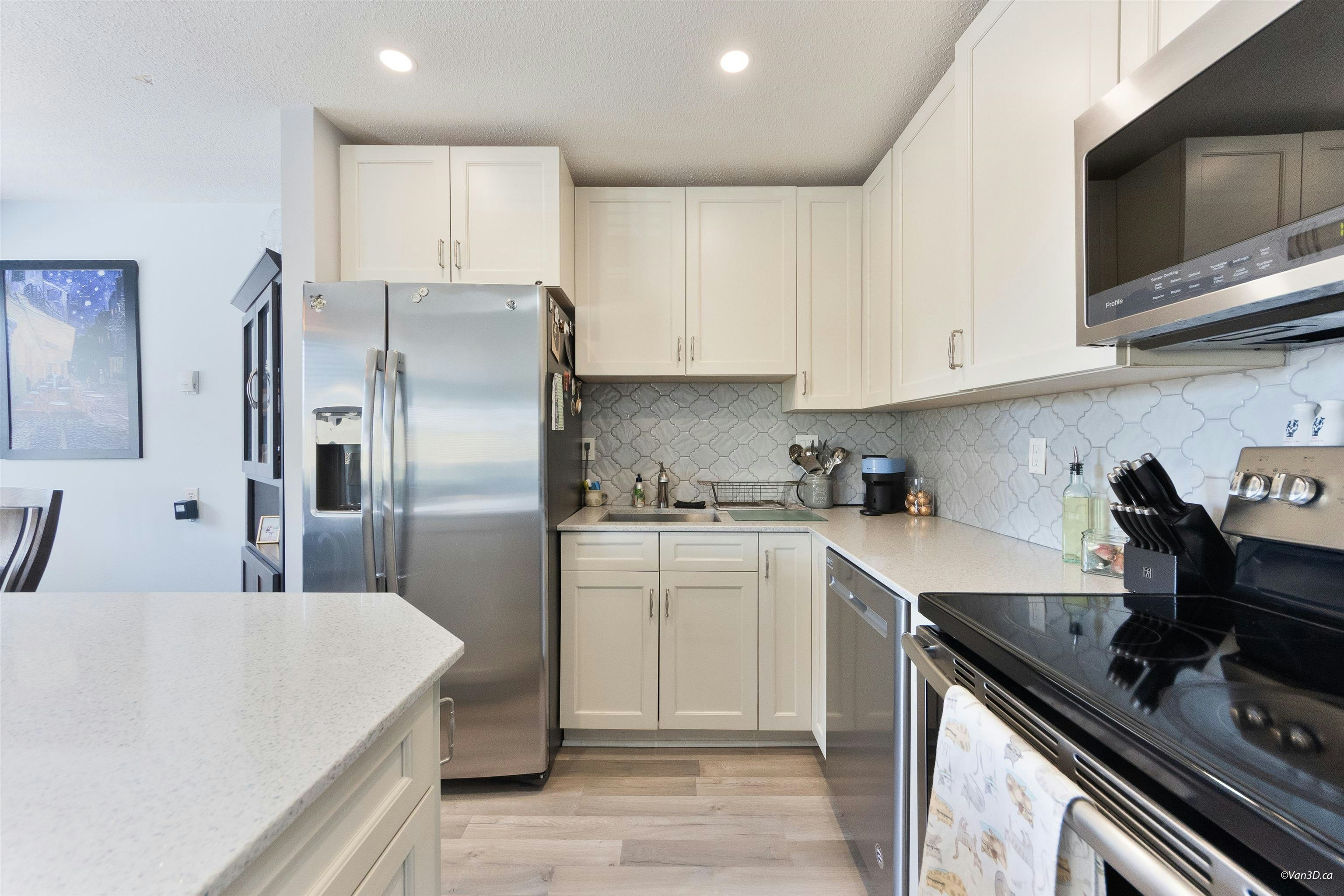 205-330 W 2nd Street, North Vancouver, BC, V7M 1E1 - 7