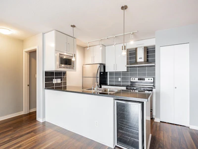 1203-689 Abbott Street - 4
