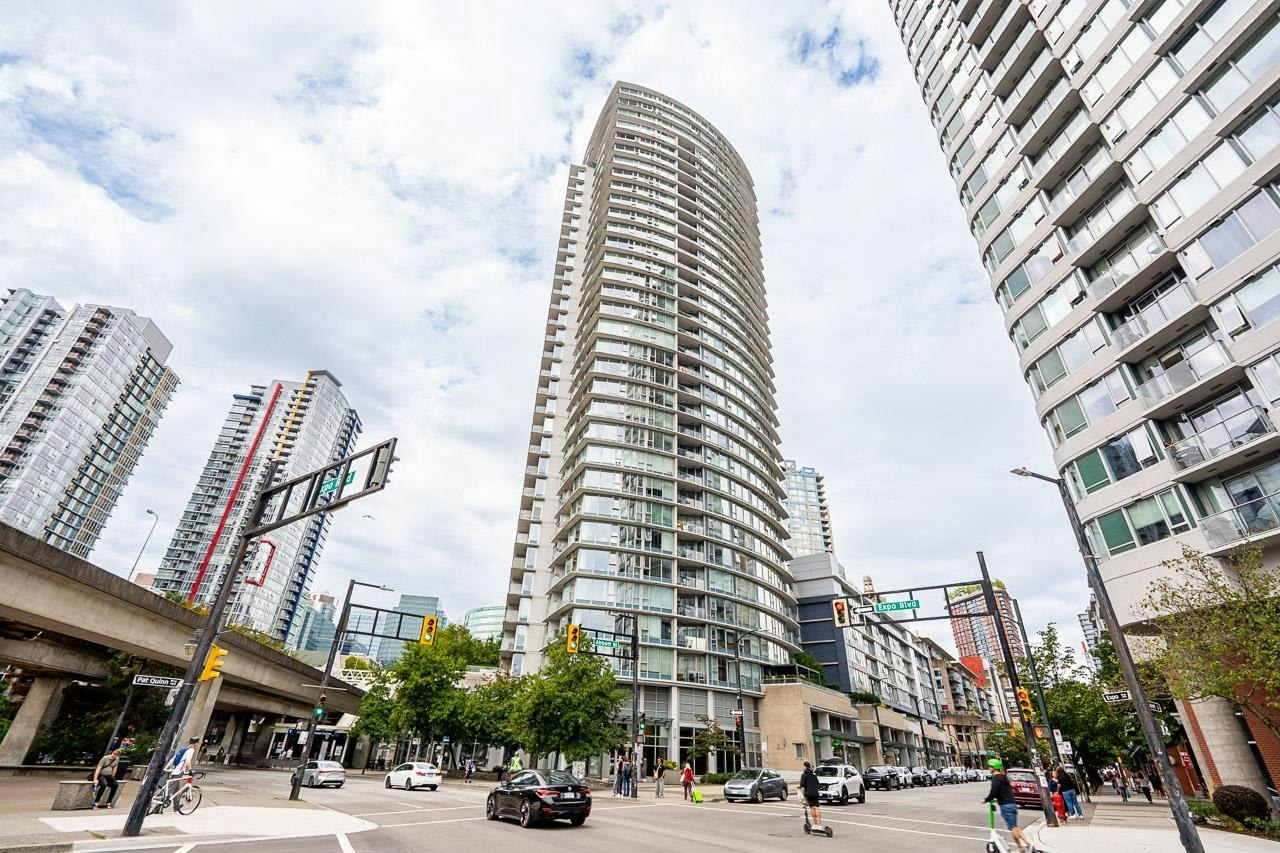 1203-689 Abbott Street - 2