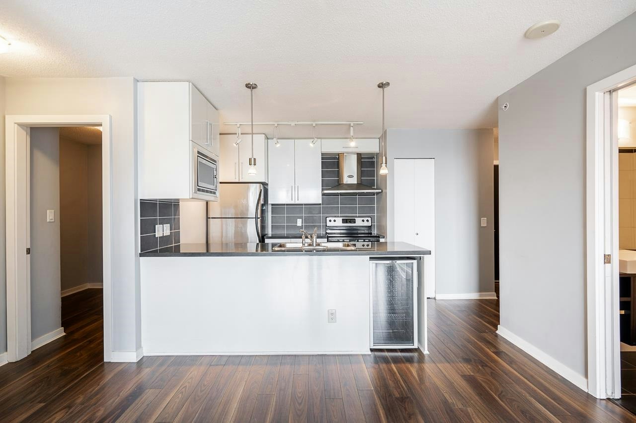 1203-689 Abbott Street - 5
