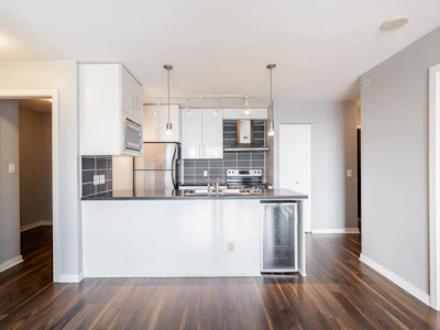 1203-689 Abbott Street - 5