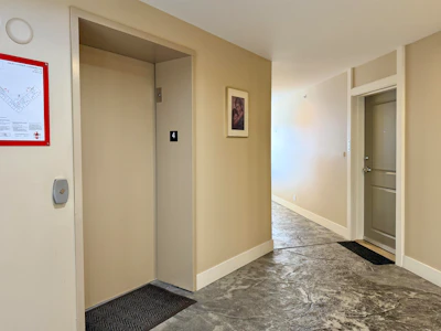 404-5631 Inlet Avenue - 4