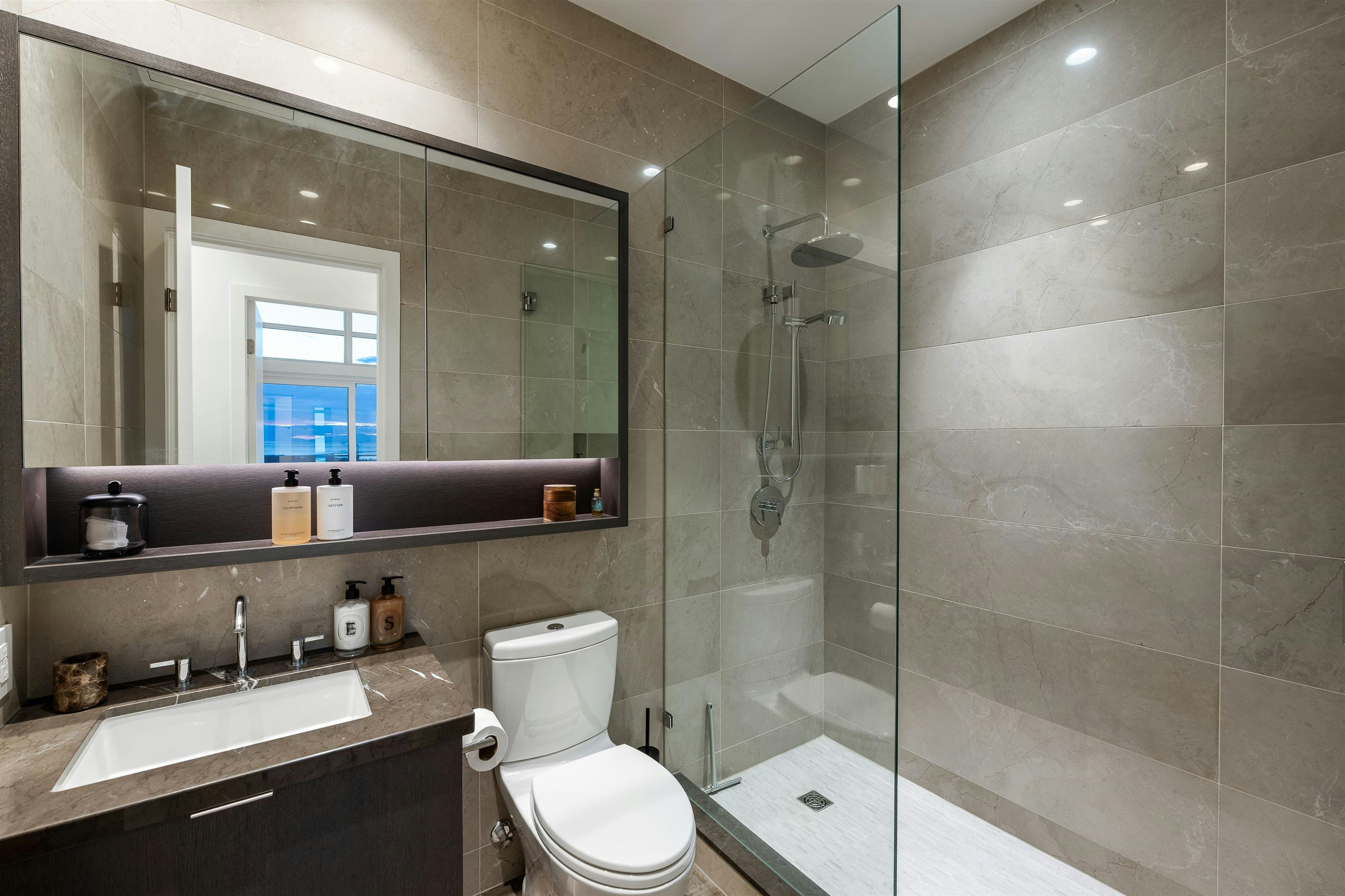 2403-125 E 14th Street, North Vancouver, BC, V7L 0E6 - 16