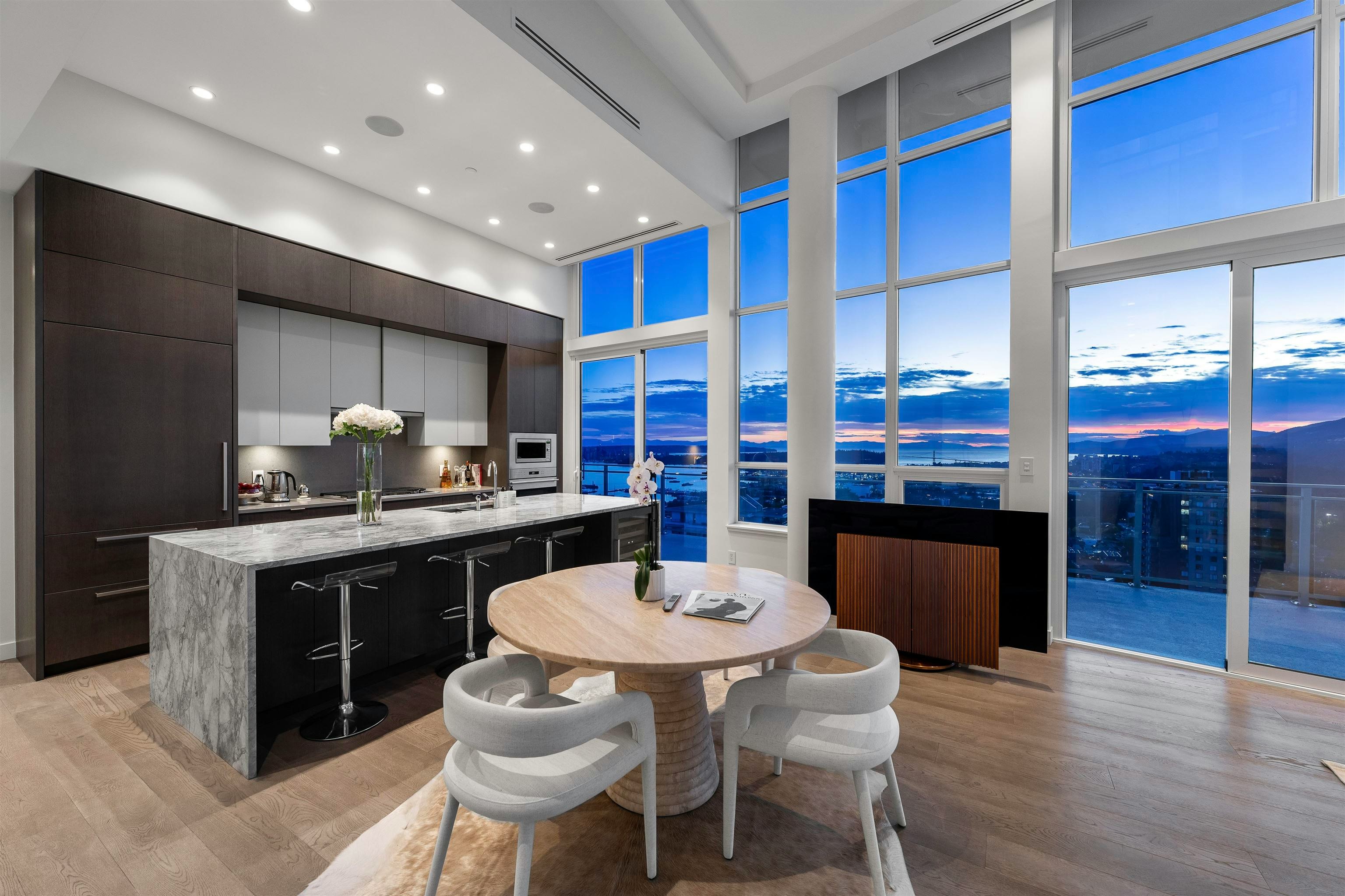 2403-125 E 14th Street, North Vancouver, BC, V7L 0E6