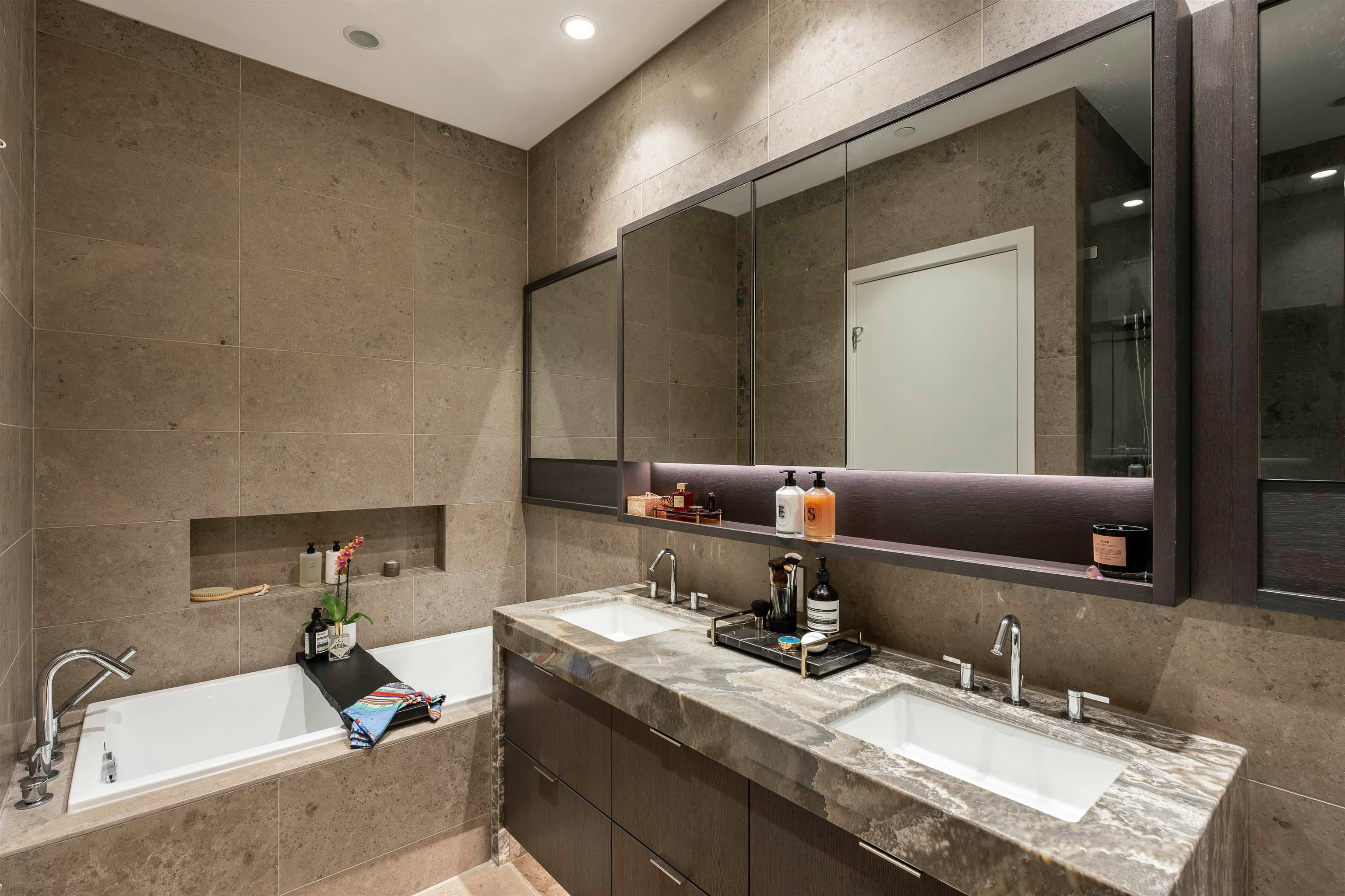 2403-125 E 14th Street, North Vancouver, BC, V7L 0E6 - 13