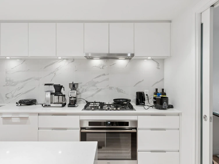 305-1500 Fern Street, North Vancouver, BC, V7J 0E6 - 7
