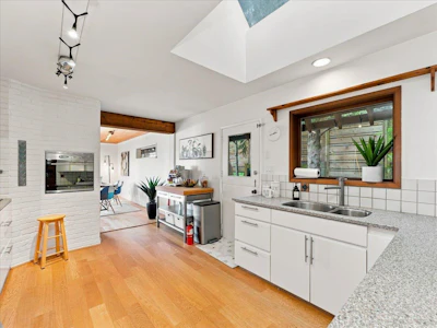 325 Bayview Place - 4
