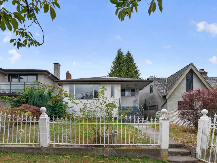 2528 E 24th Avenue, Vancouver, BC, V5R 1C9
