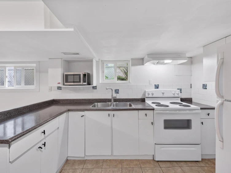 2528 E 24th Avenue, Vancouver, BC, V5R 1C9 - 16
