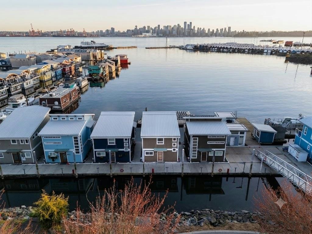FRSL17-415 W Esplanade Avenue, North Vancouver, BC, V7M 1A6