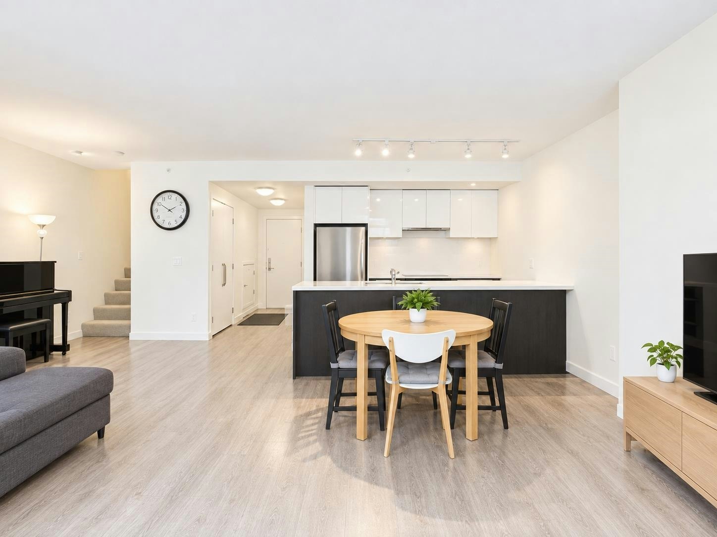 6335 Silver Avenue - 3