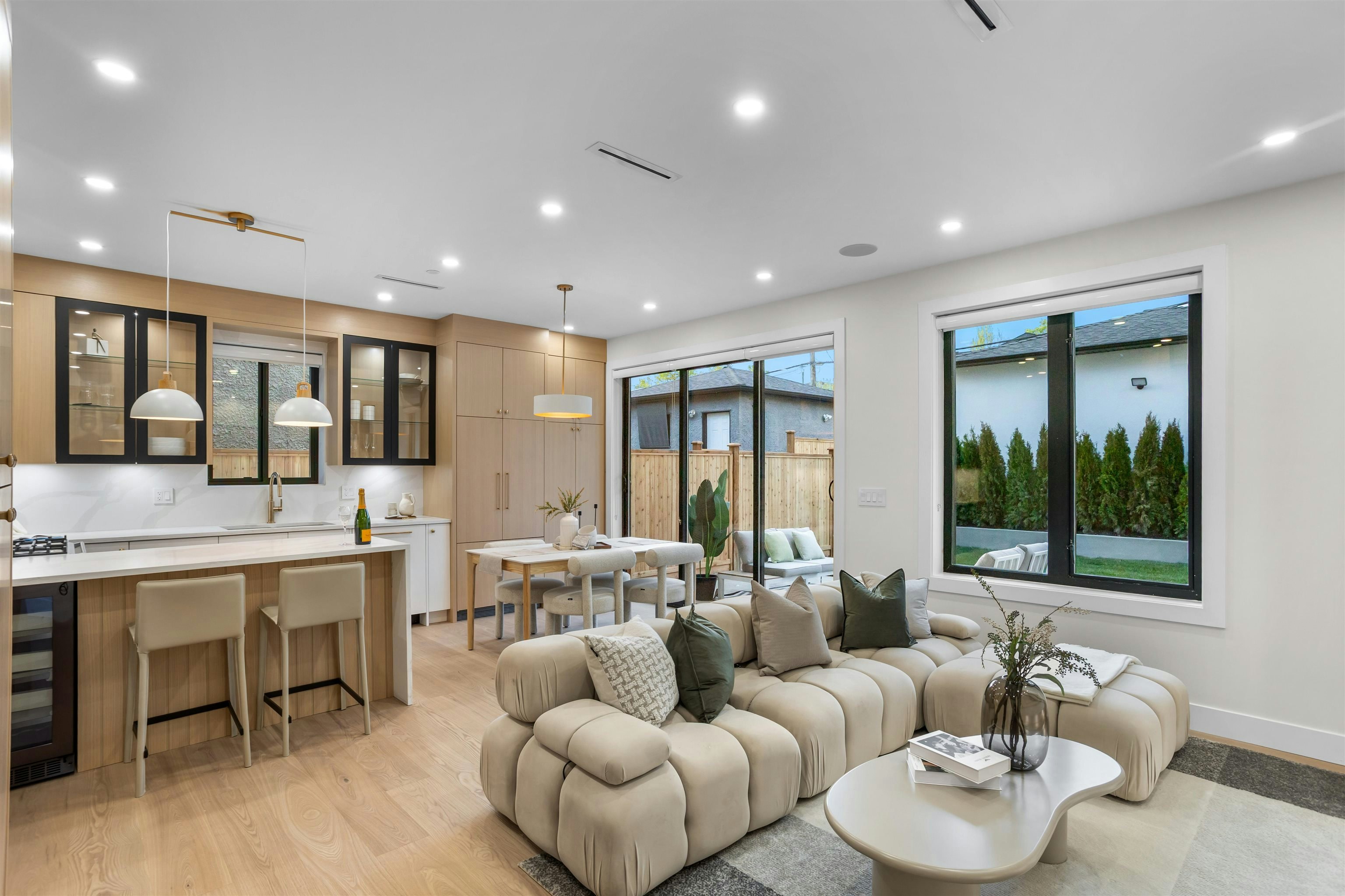 2-165 E 45th Avenue, Vancouver, BC, V5W 1W8