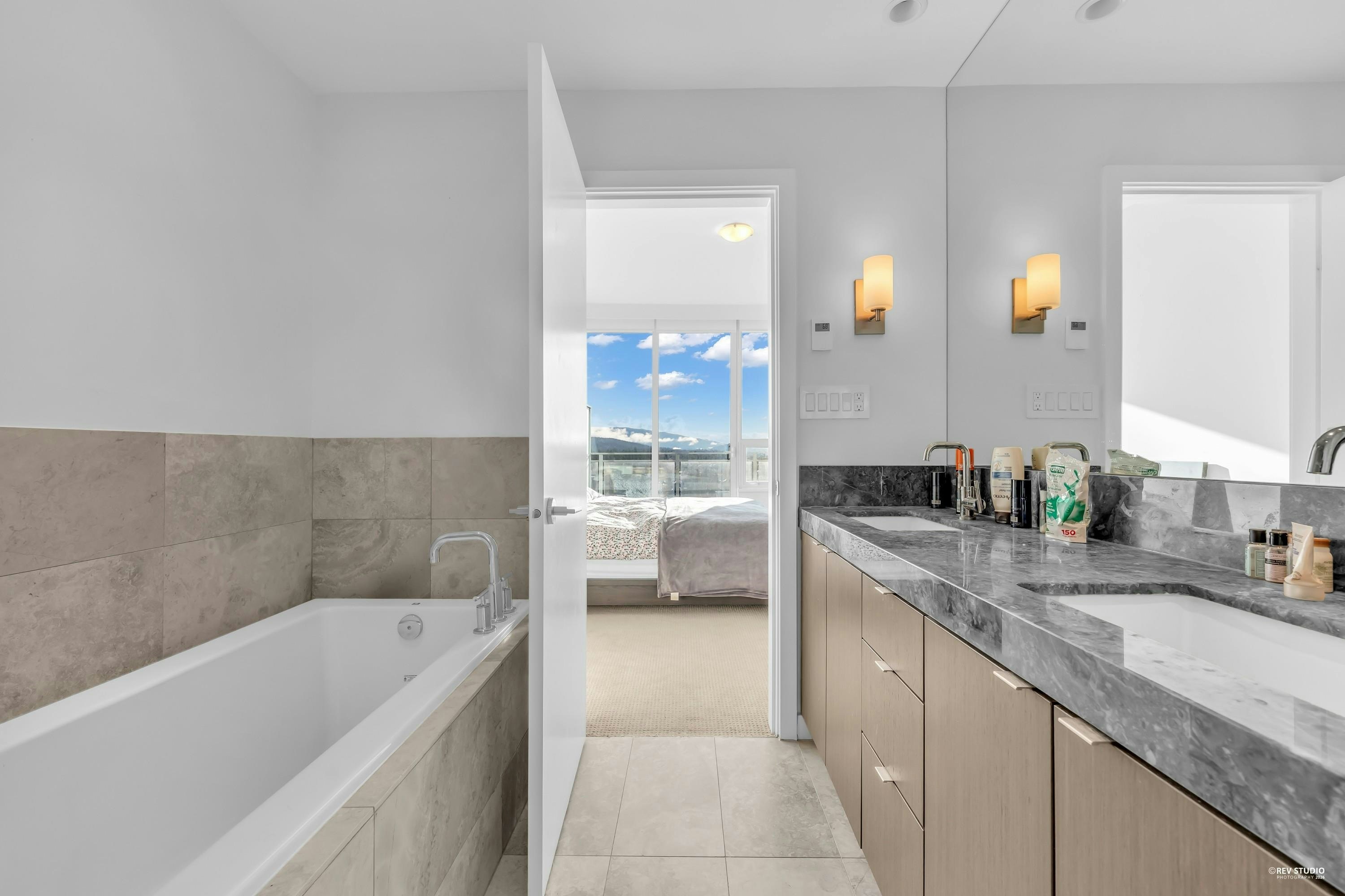 2301-125 E 14th Street, North Vancouver, BC, V7L 0E6 - 9
