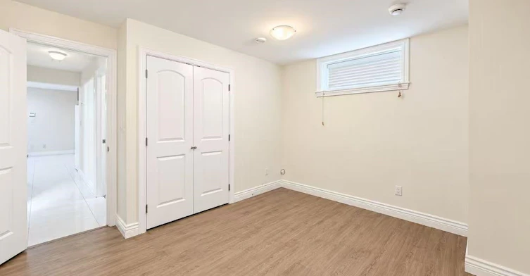 7452 Humm St, Vancouver, BC, V5P 4B8 - 7