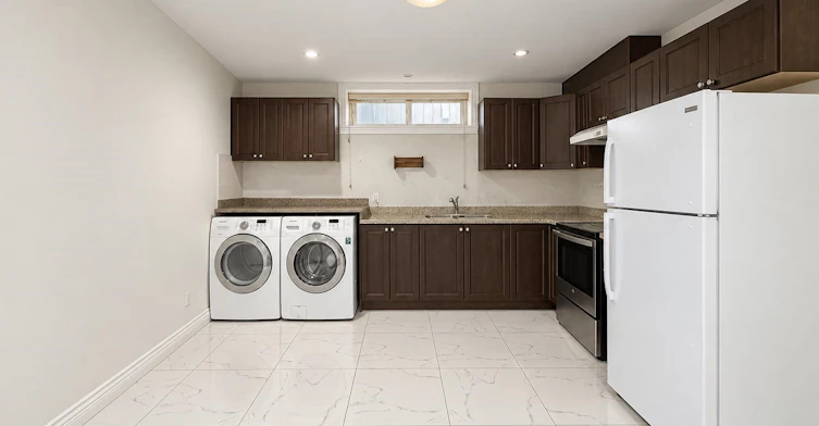 7452 Humm St, Vancouver, BC, V5P 4B8