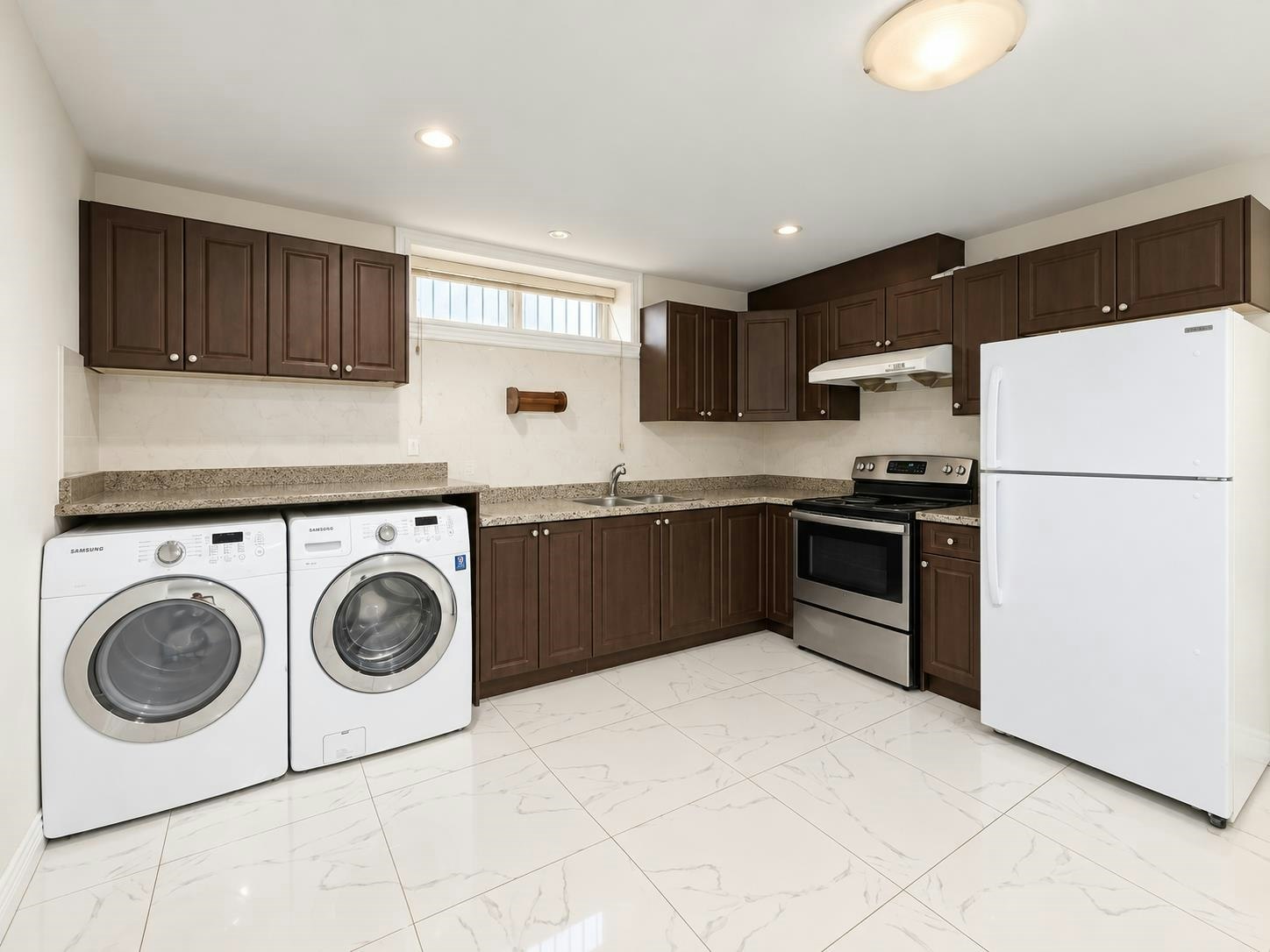 7452 Humm St, Vancouver, BC, V5P 4B8 - 2