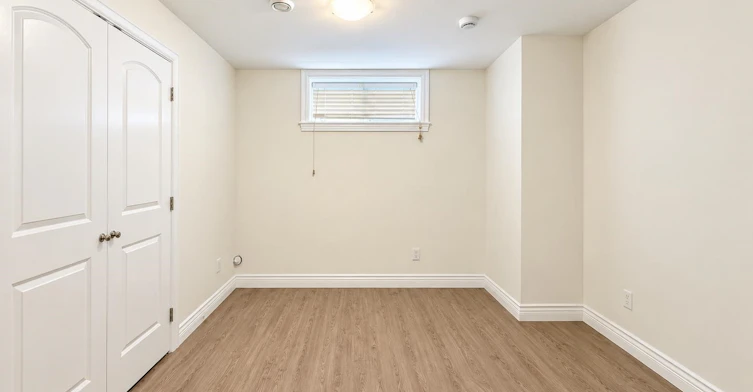 7452 Humm St, Vancouver, BC, V5P 4B8 - 5