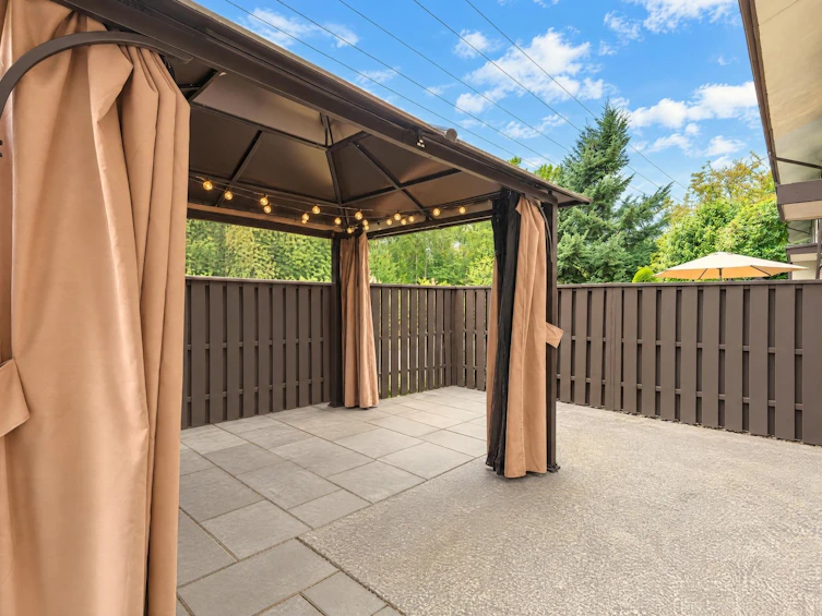 8865 Horne Street, Burnaby, BC, V3N 4J8 - 16