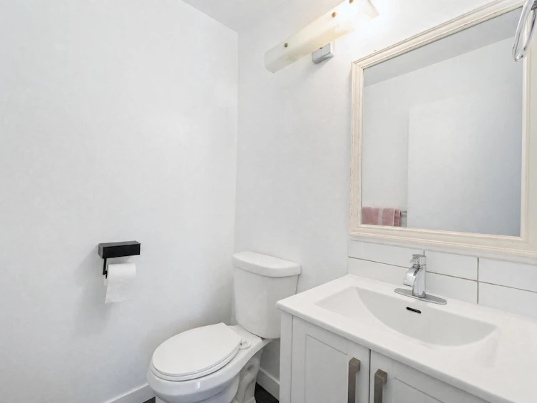8865 Horne Street, Burnaby, BC, V3N 4J8 - 19