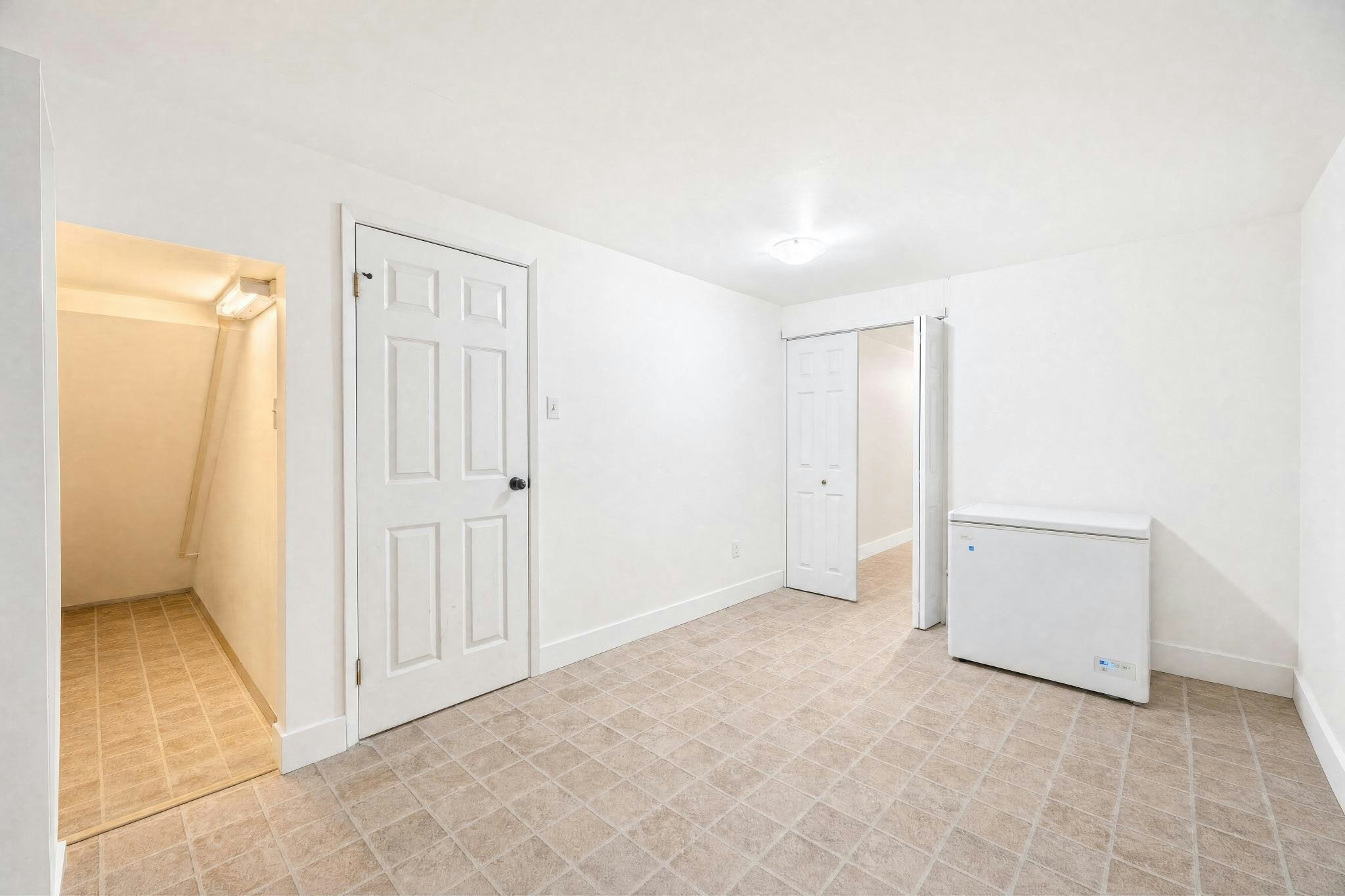 8865 Horne Street, Burnaby, BC, V3N 4J8 - 13