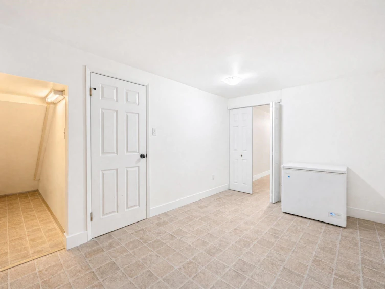 8865 Horne Street, Burnaby, BC, V3N 4J8 - 13