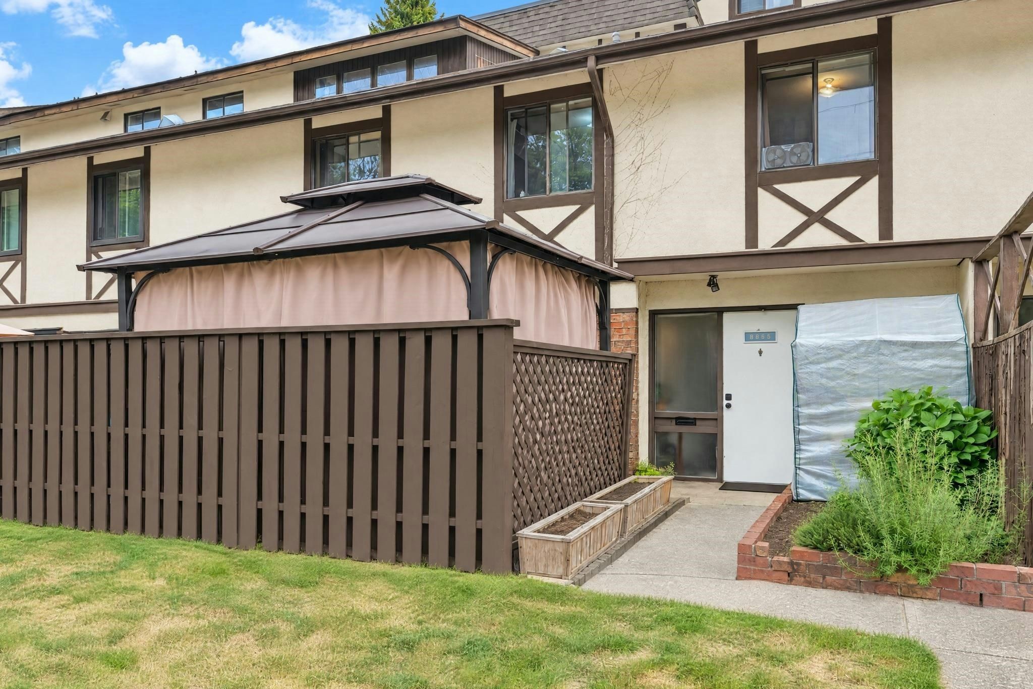 8865 Horne Street, Burnaby, BC, V3N 4J8 - 27