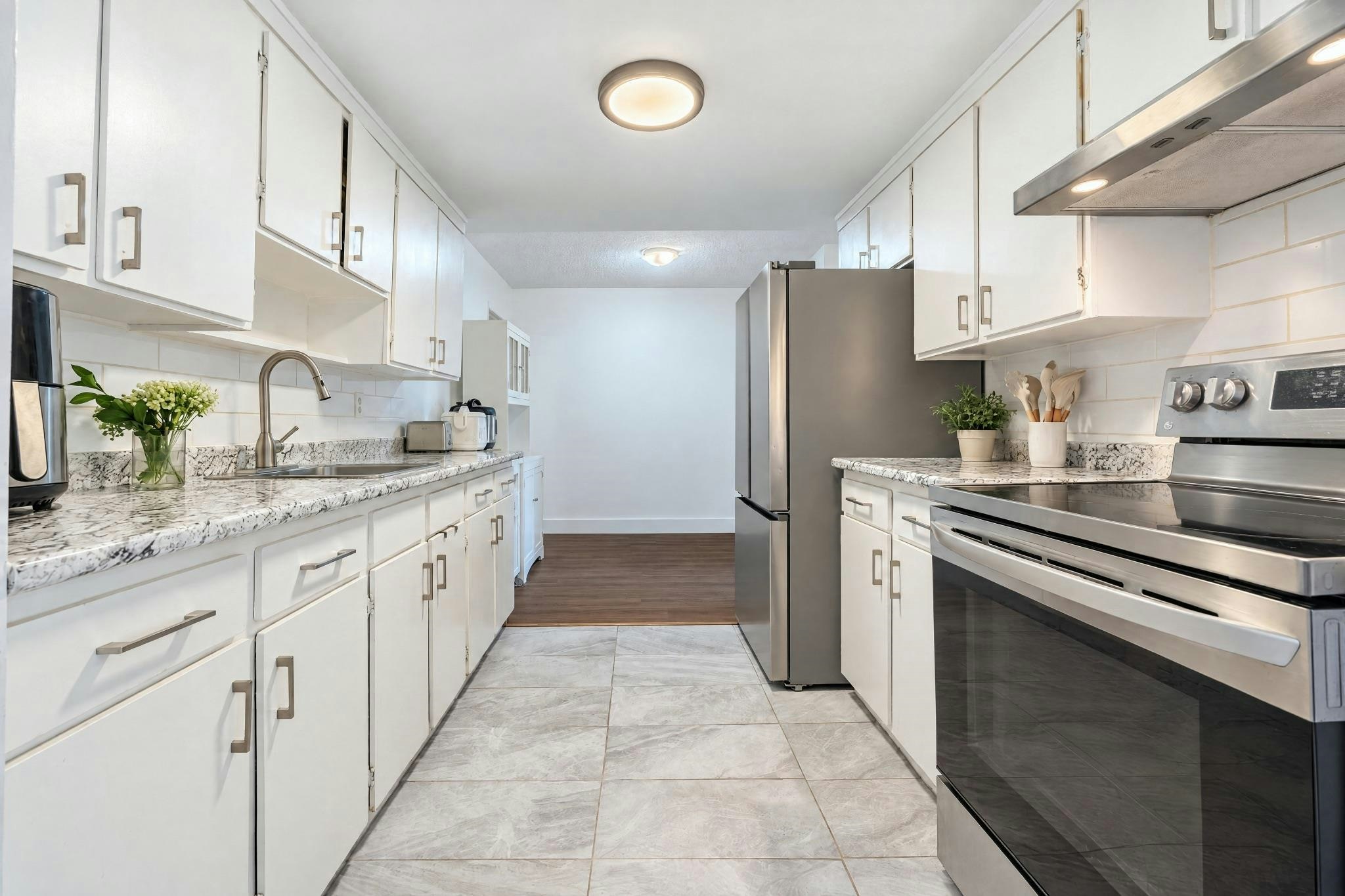 8865 Horne Street, Burnaby, BC, V3N 4J8 - 6