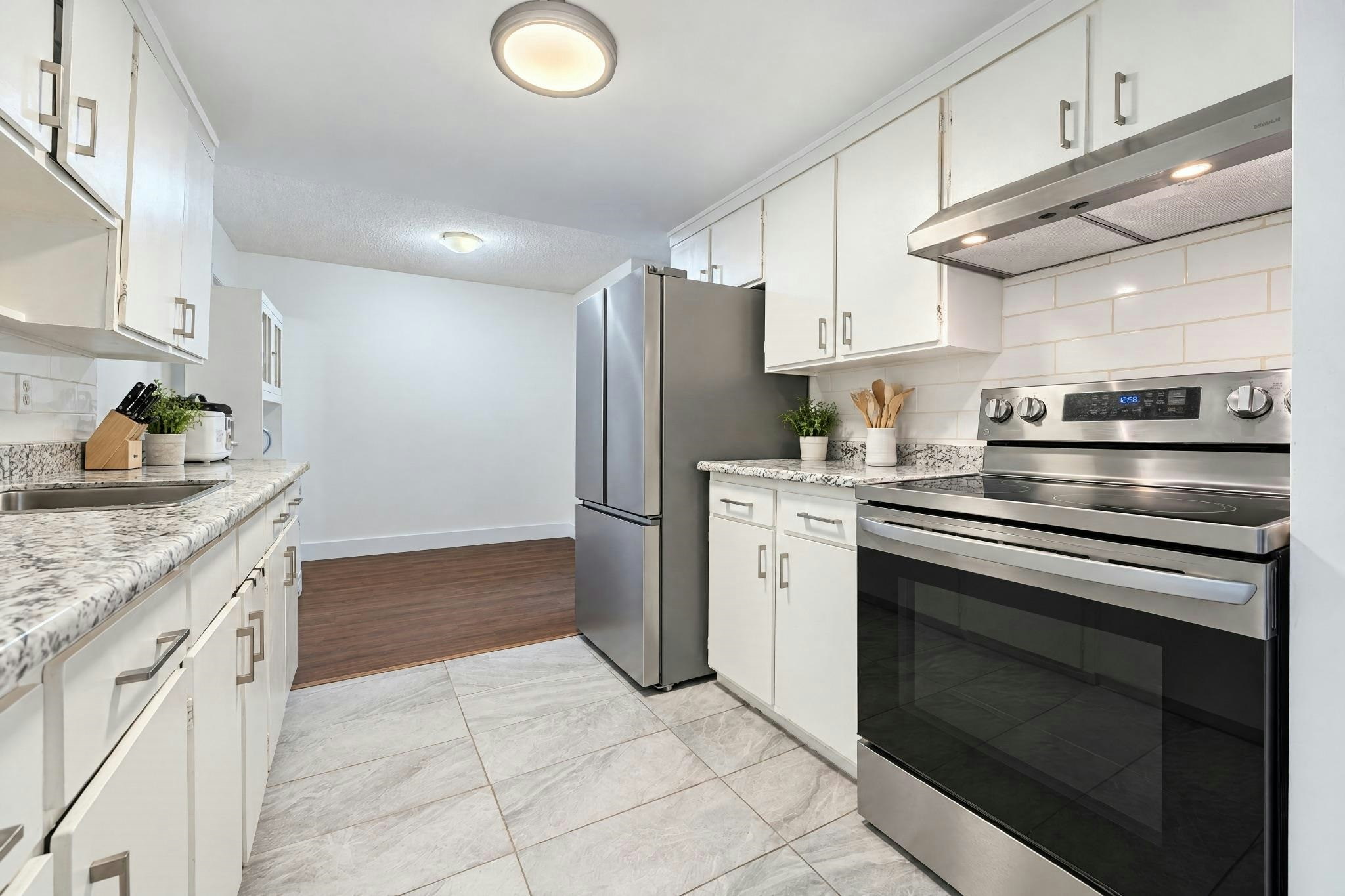 8865 Horne Street, Burnaby, BC, V3N 4J8 - 7