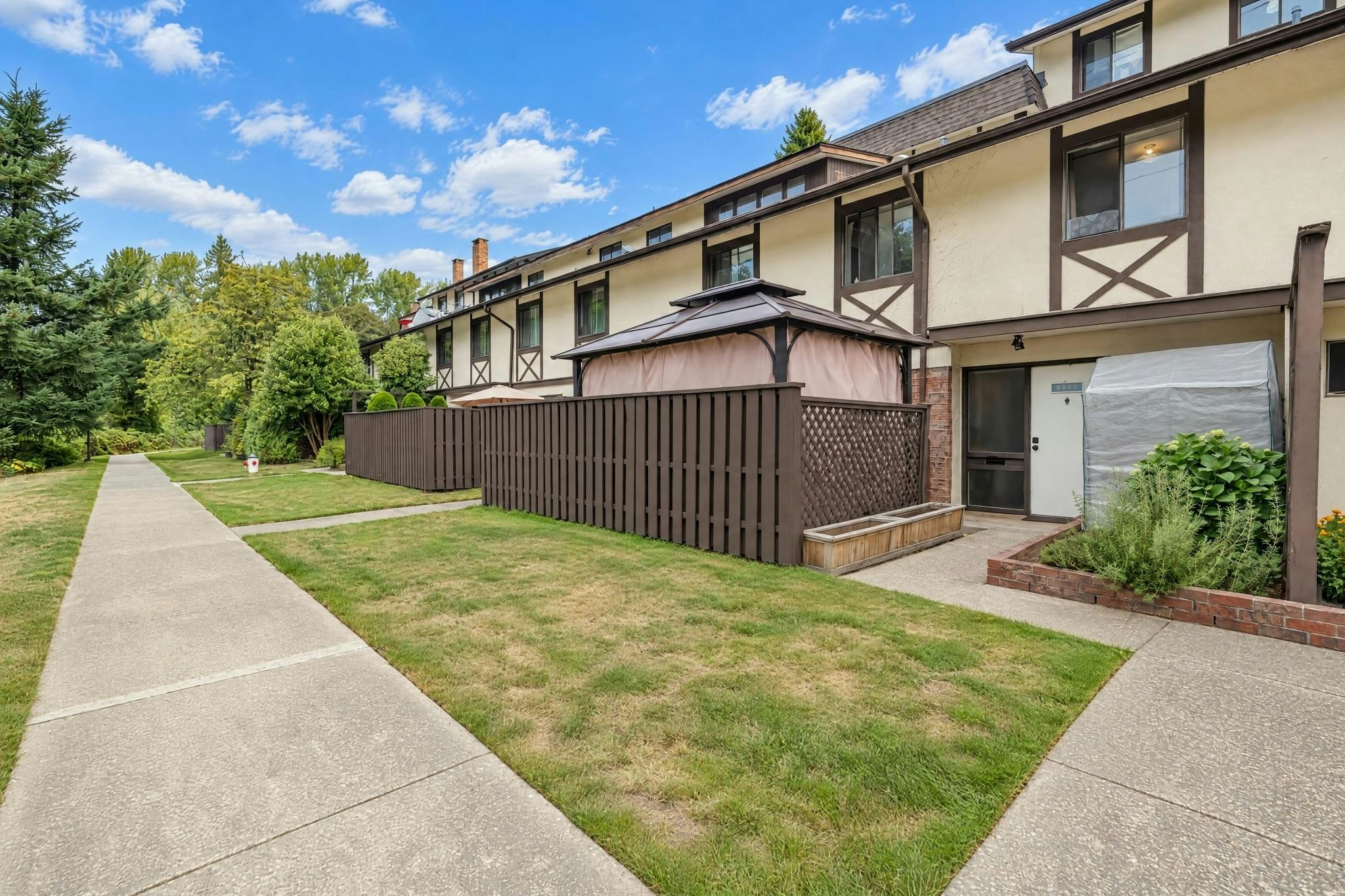8865 Horne Street, Burnaby, BC, V3N 4J8 - 26