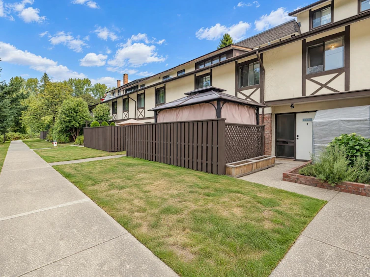 8865 Horne Street, Burnaby, BC, V3N 4J8 - 26