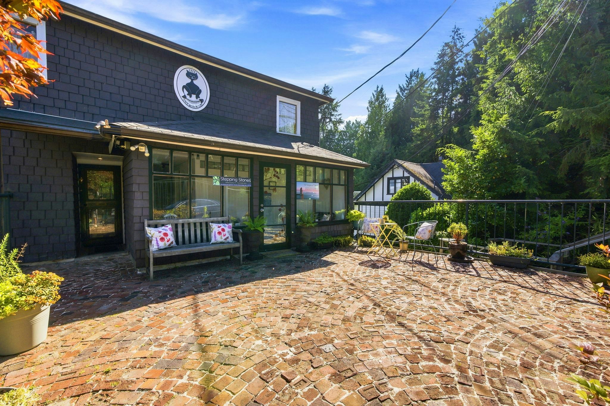 3396 Marine Drive, West Vancouver, BC, V7V 1M9 - 2