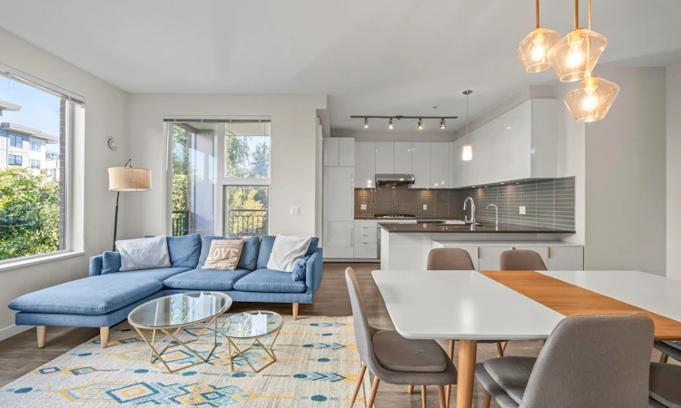 215-9311 Alexandra Road