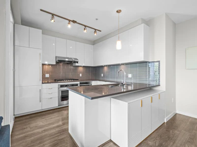 215-9311 Alexandra Road - 4