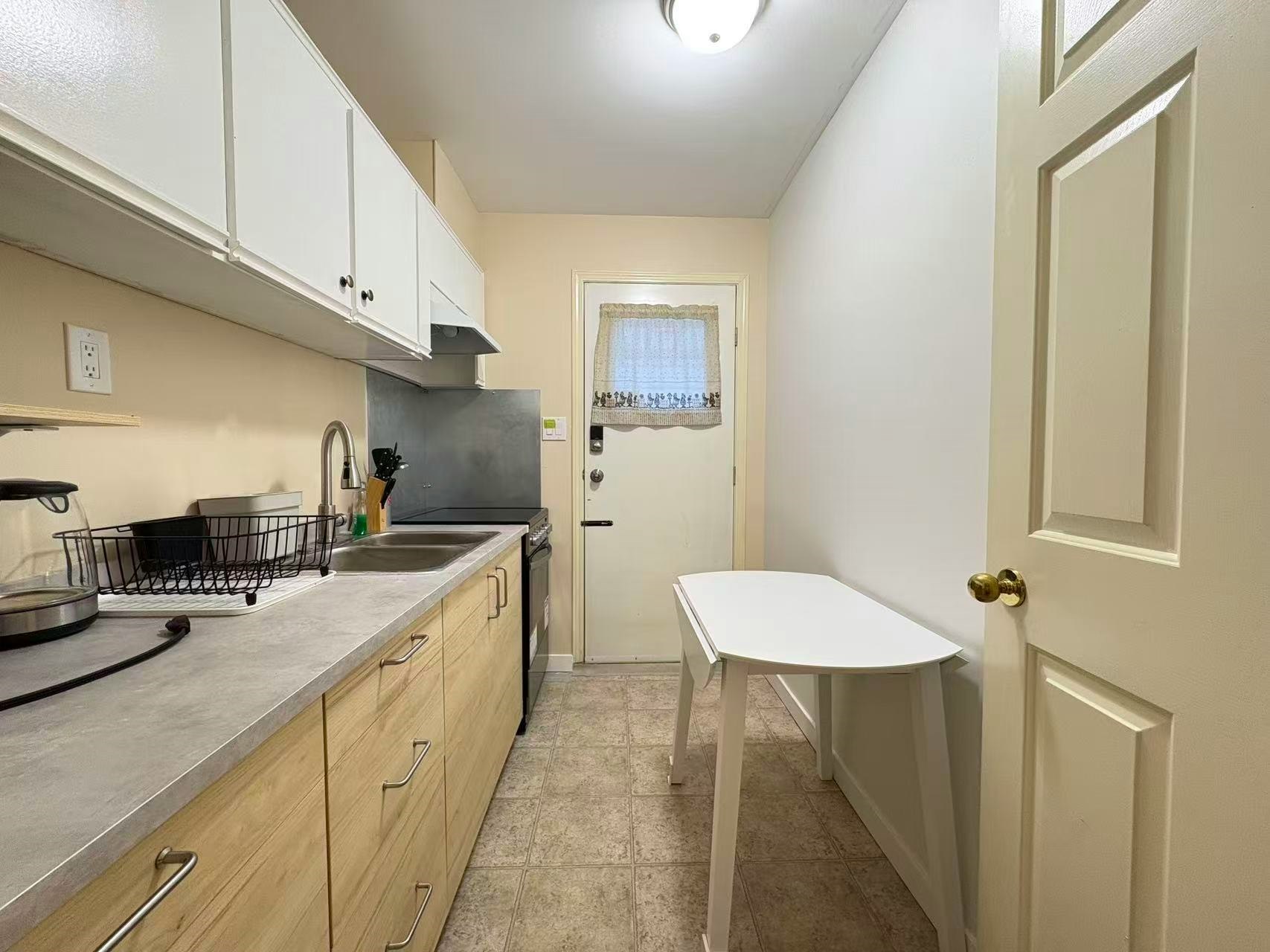 708 W 59th Avenue, Vancouver, BC, V6P 1X6 - 2