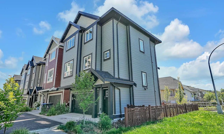 16-608 Ewen Avenue