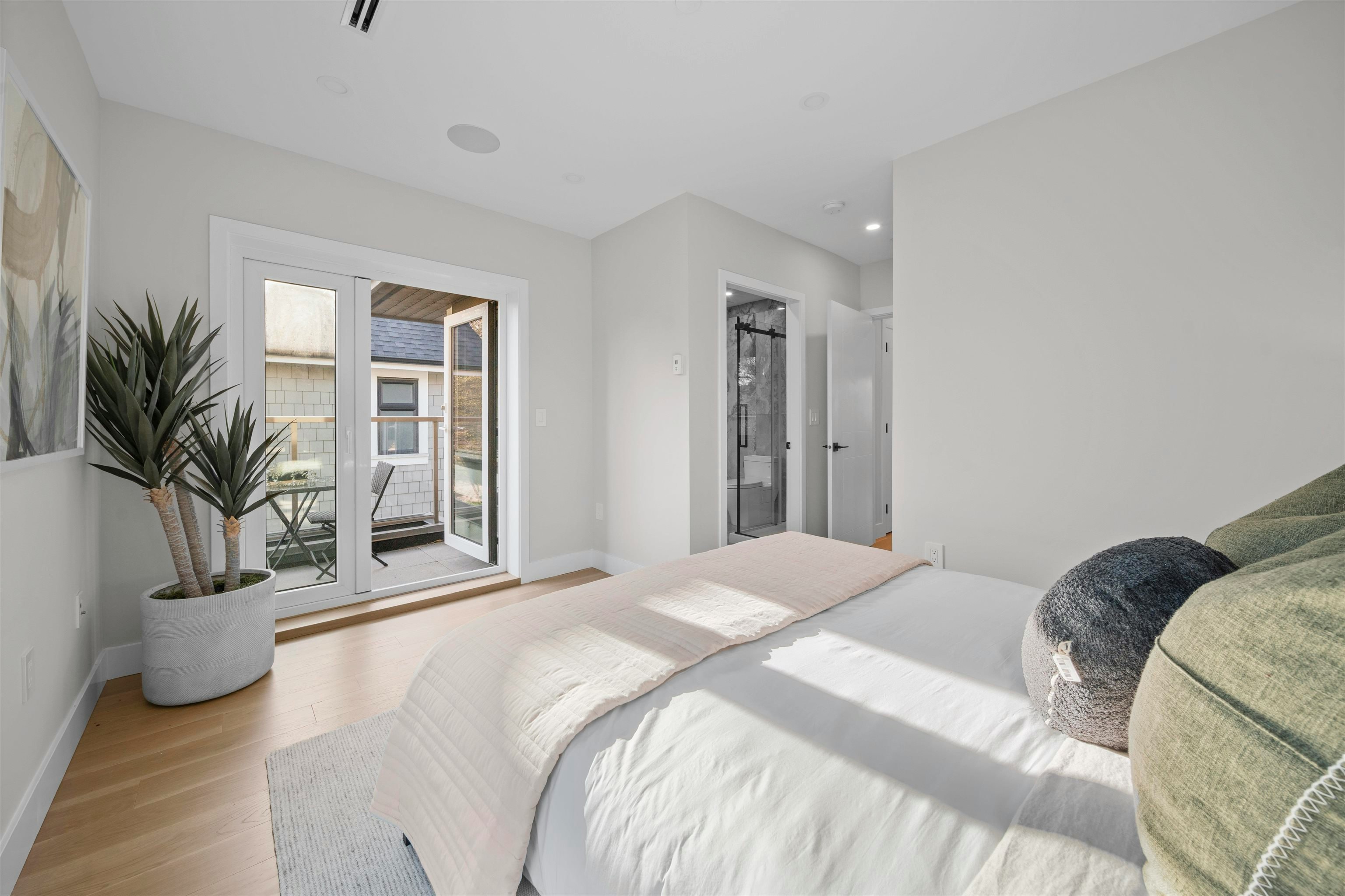 2455 W 10th Avenue, Vancouver, BC, V6K 2J4 - 28