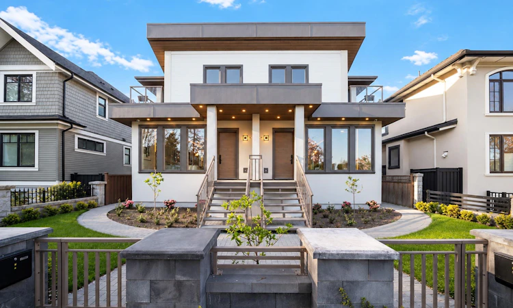 2455 W 10th Avenue
