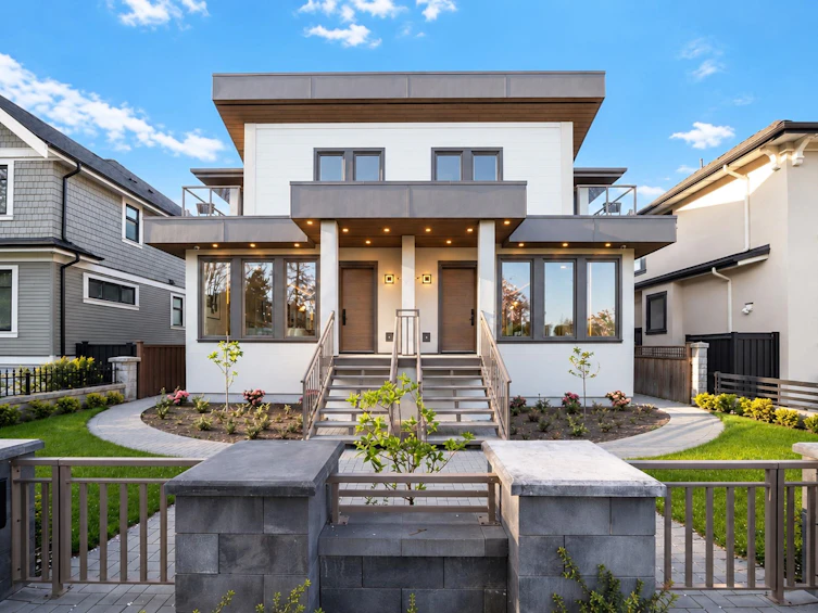 2455 W 10th Avenue, Vancouver, BC, V6K 2J4