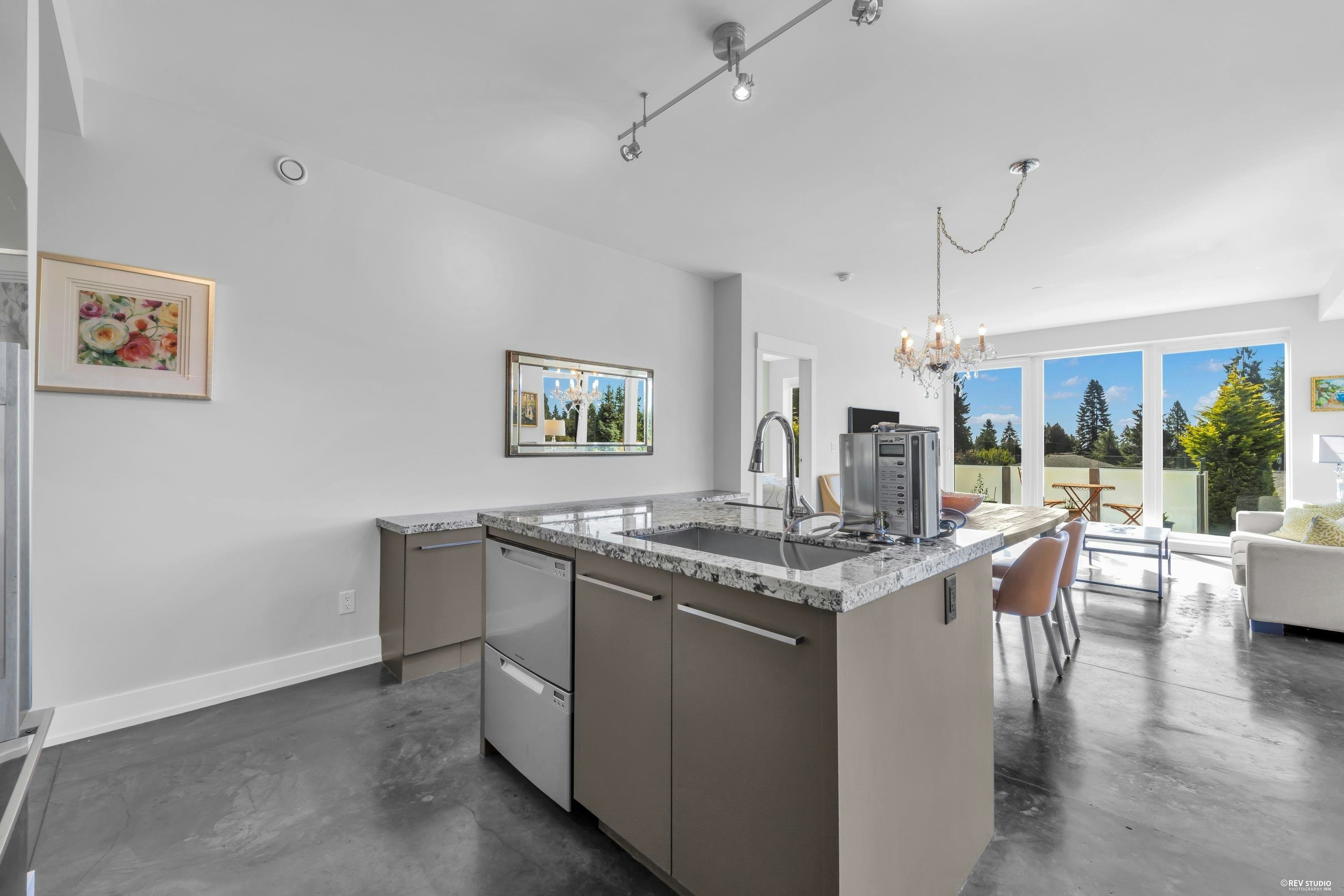 201-650 Evergreen Place - 4