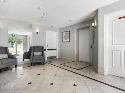 305-8985 Mary Street - 4