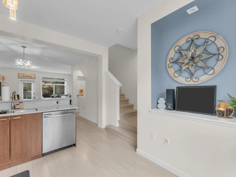 19-15075 60 Avenue, Surrey, BC, V3S 1S1 - 15