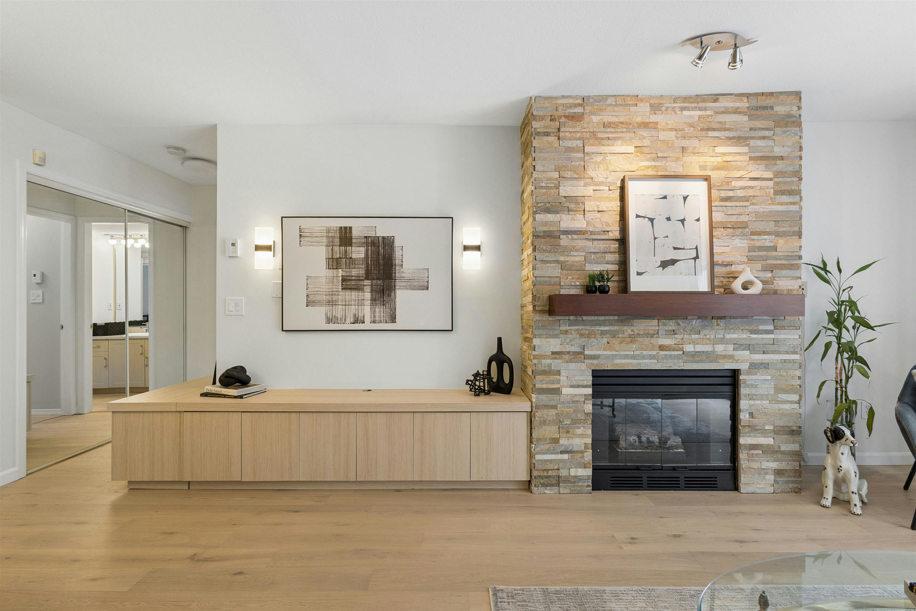 305-980 W 21st Street - 3