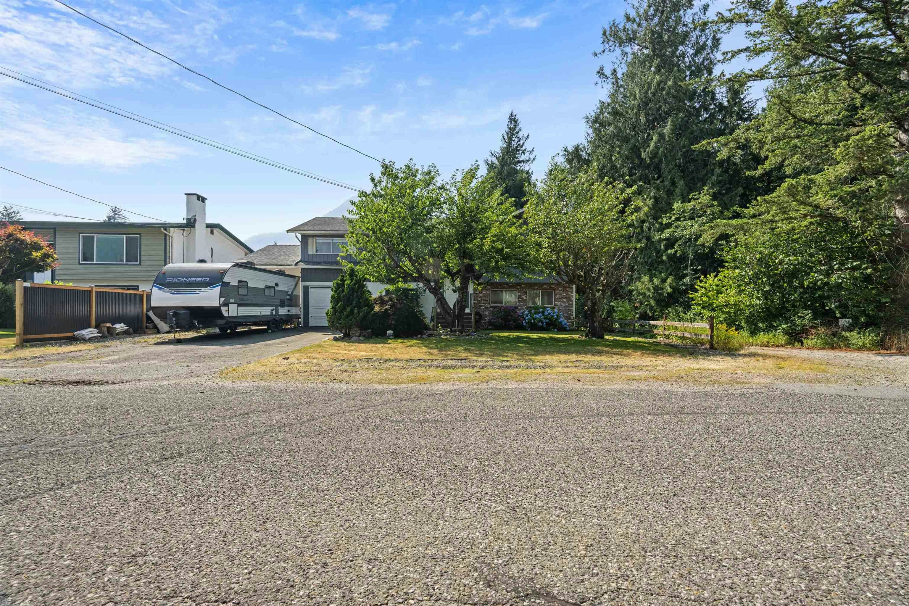 450 Wardle Street, Hope, BC, V0X 1L0 - 2