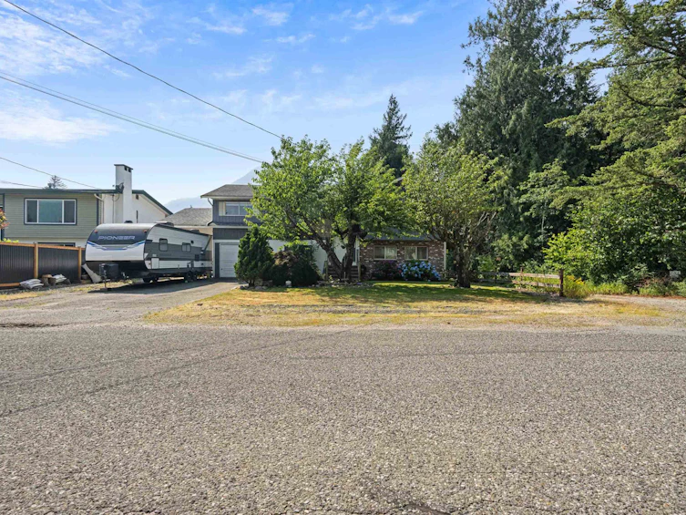 450 Wardle Street, Hope, BC, V0X 1L0 - 2