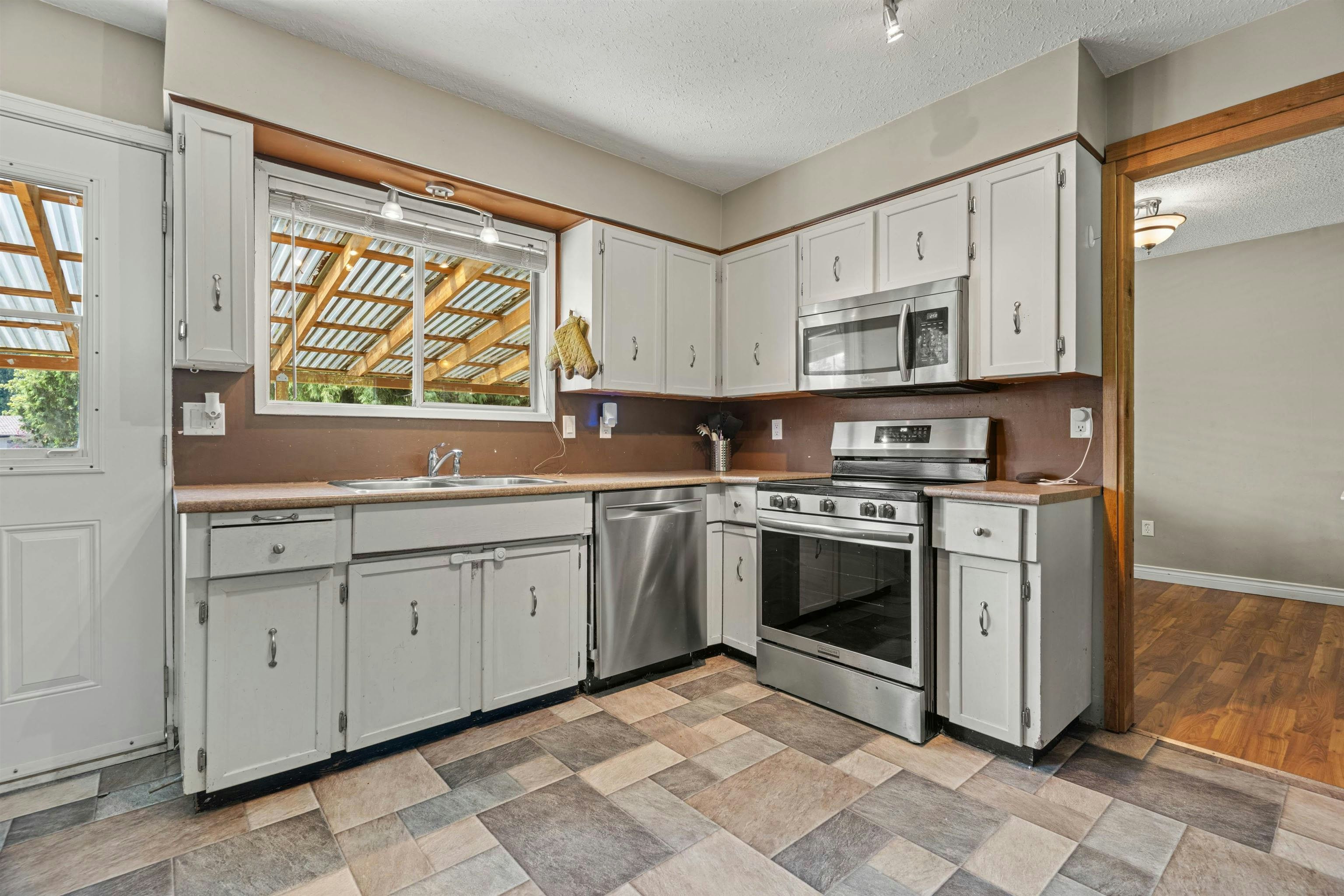 450 Wardle Street, Hope, BC, V0X 1L0 - 8