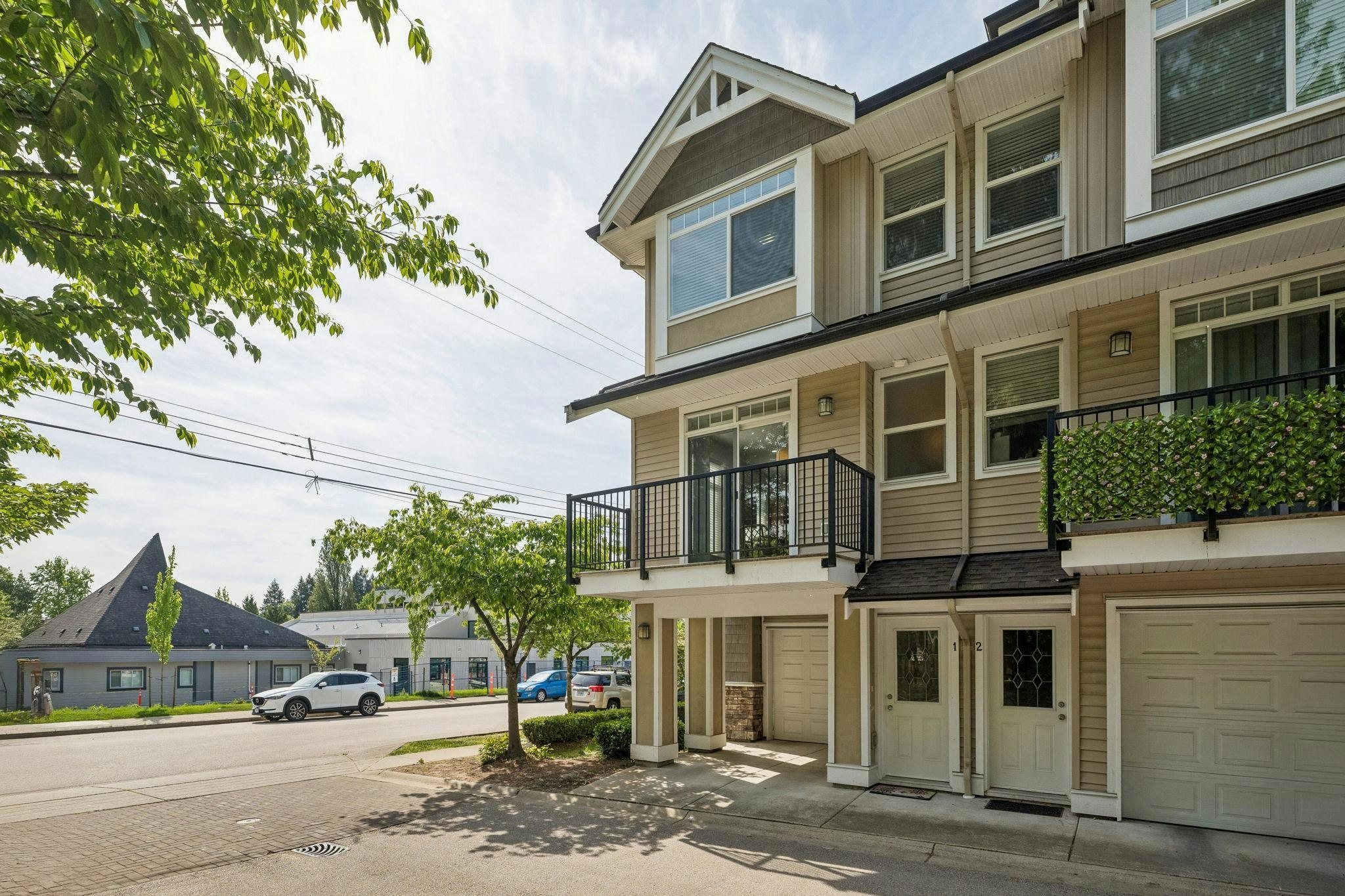 1-8277 161 Street - 4