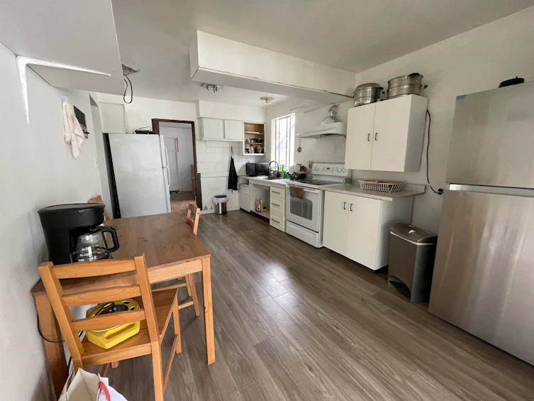 3469 W 8th Avenue, Vancouver, BC, V6R 1Y6 - 3